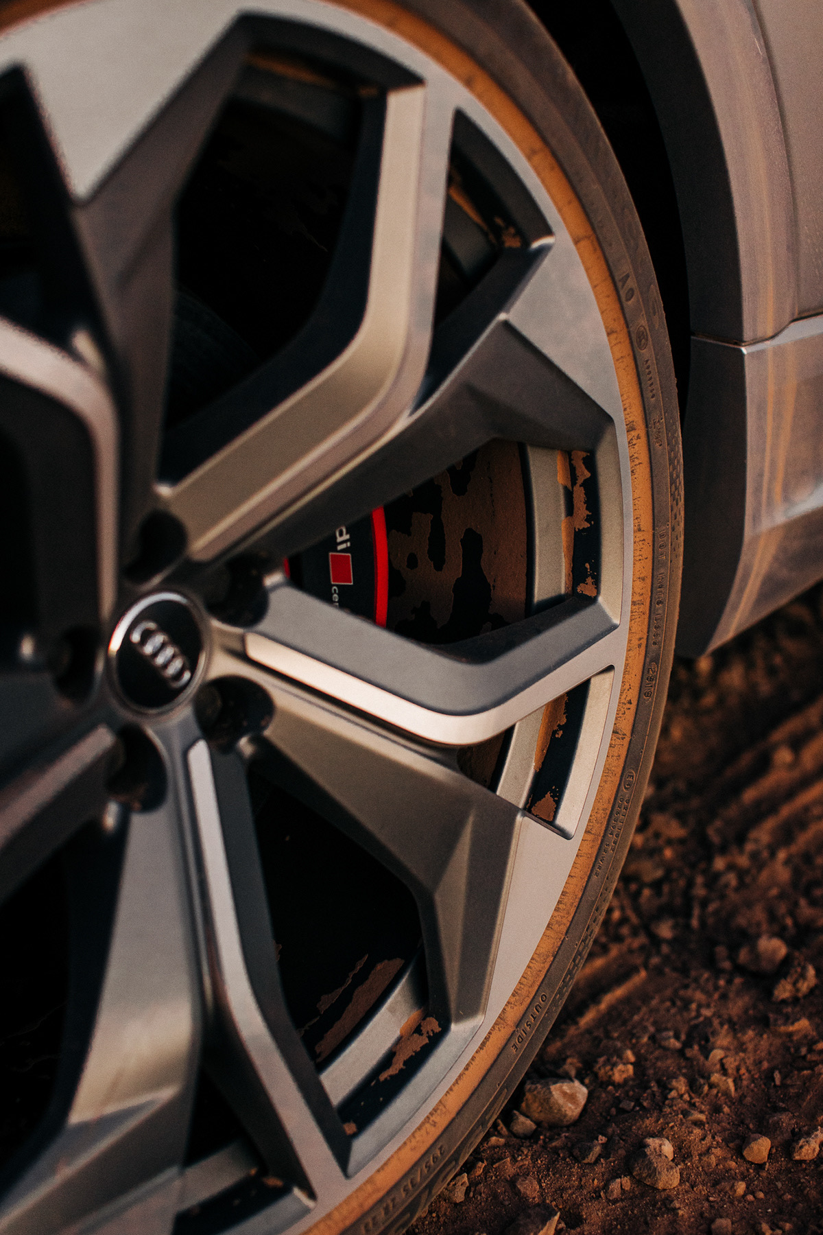 Audi-RSQ8-Rims-Tire-Offroad