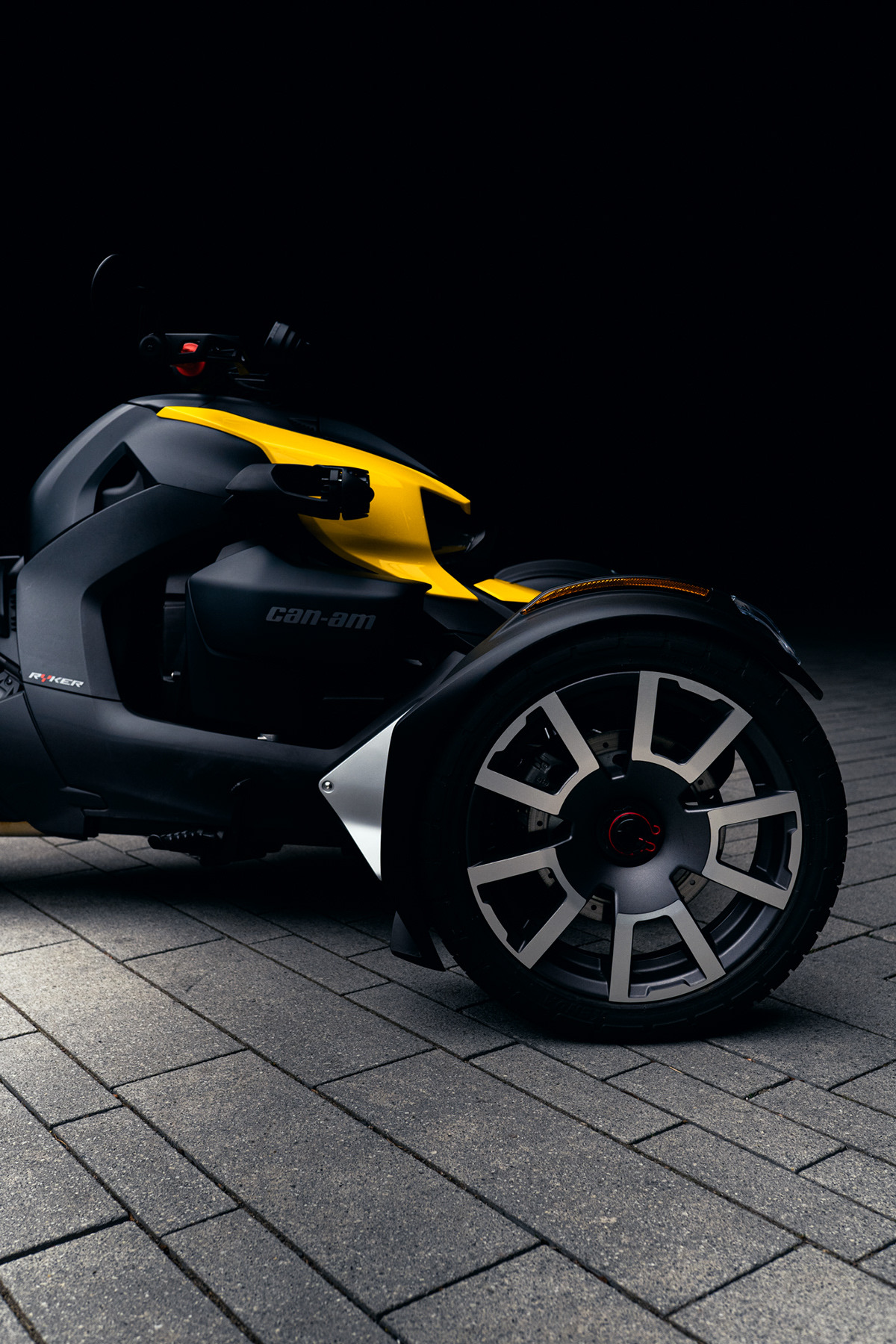 can-am-ryker-yellow-black-rim-detail